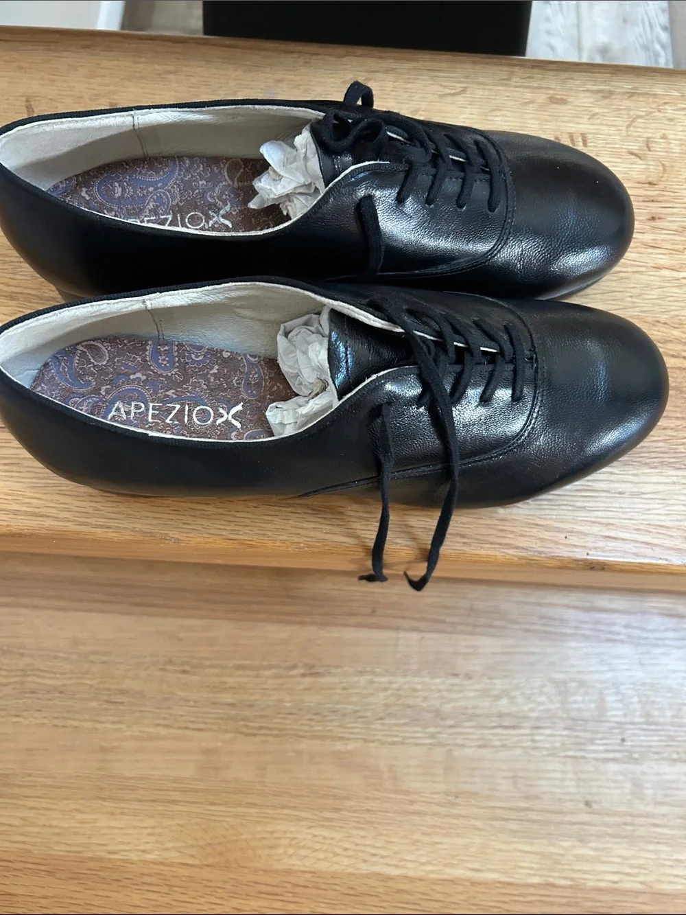 K360 Capezio Black Leather Lace-Up Oxfords
